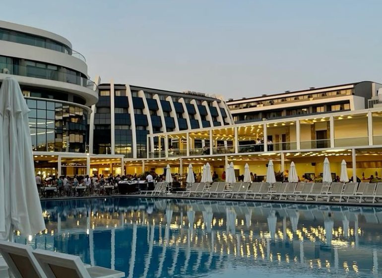 commercial swimming pools dubai